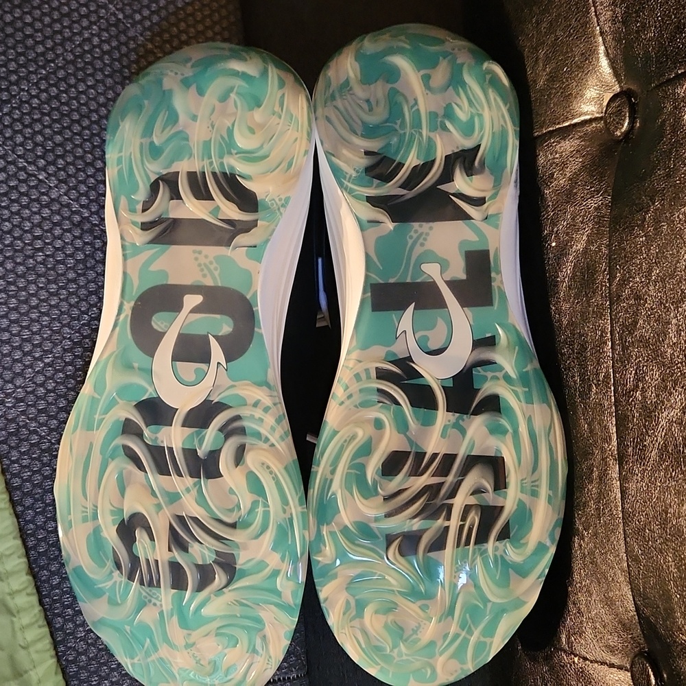 OluKai Makena golf shoes in Blue and White - Picture 3 of 6